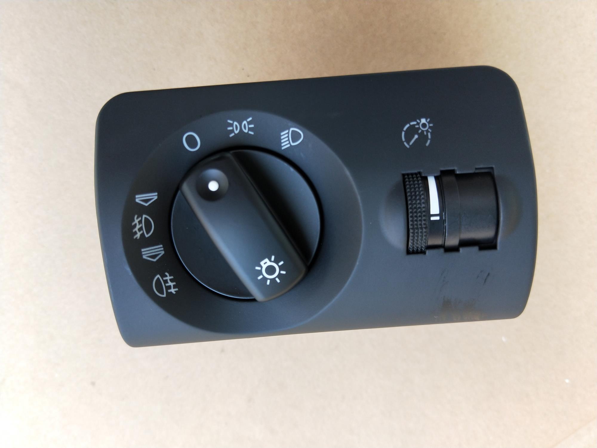PartzBiz CE: SL4B1941531E-Headlight Switch SL4B1941531E PartzBiz CE: SL4B1941531E-Headlight Switch SL4B1941531E